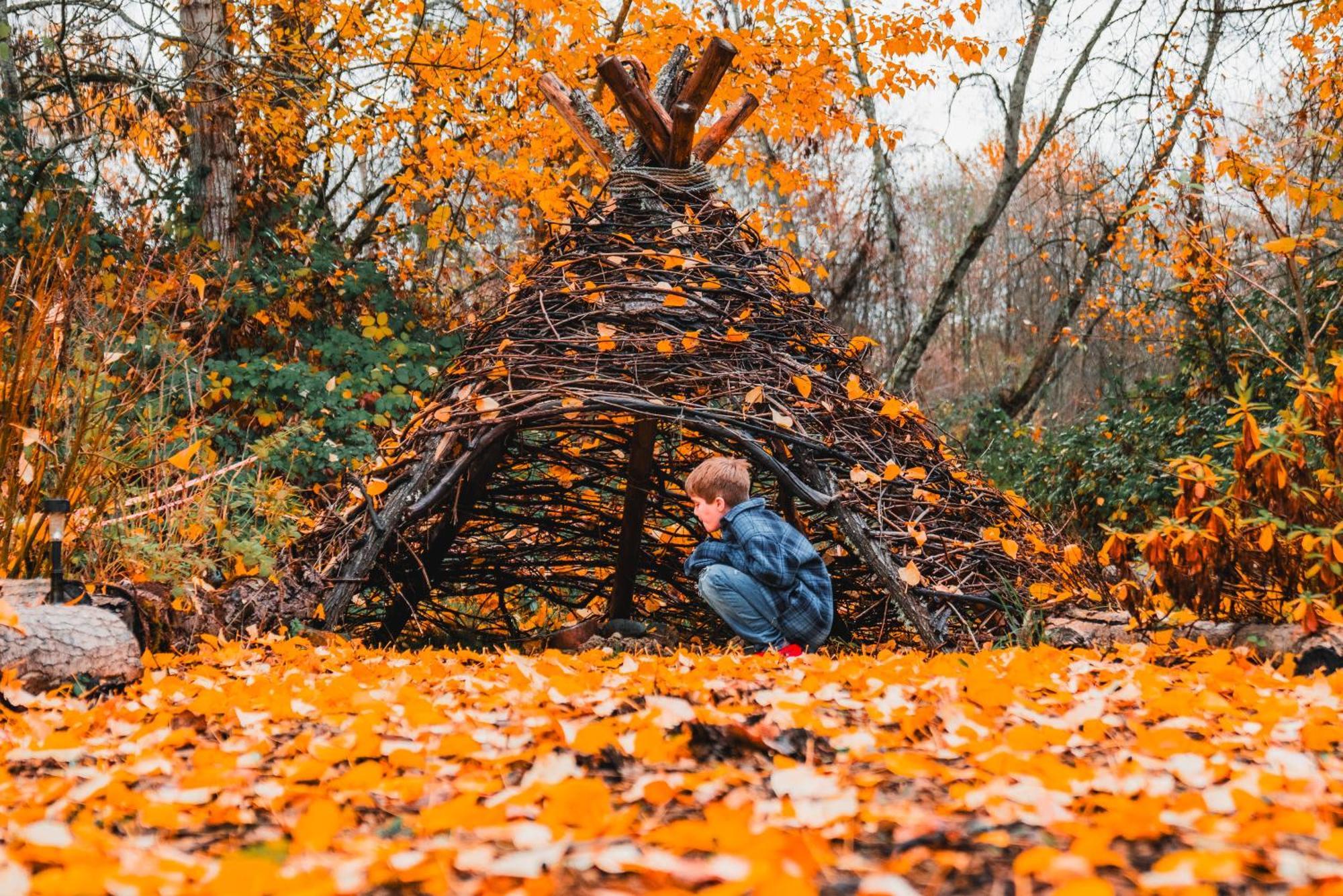 Cozy Wild West Covered Wagon Next To River Грантс Пас Екстериор снимка